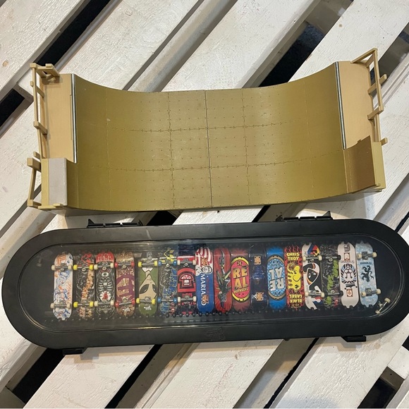 TECH DECK SET With Case & Ramps - Picture 9 of 9